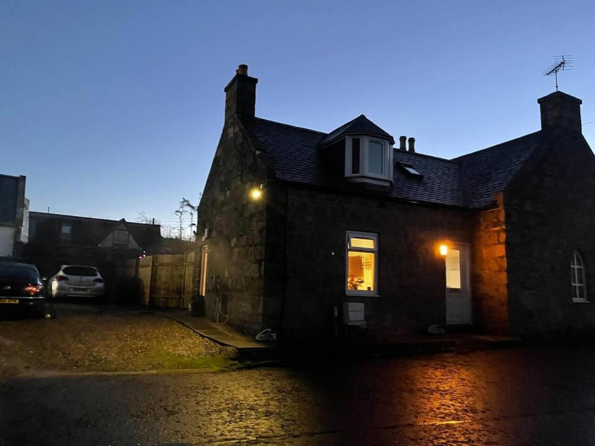 Rural Chapel Cottage Near Airport Bar & Hot Tub Aberdeen Kültér fotó